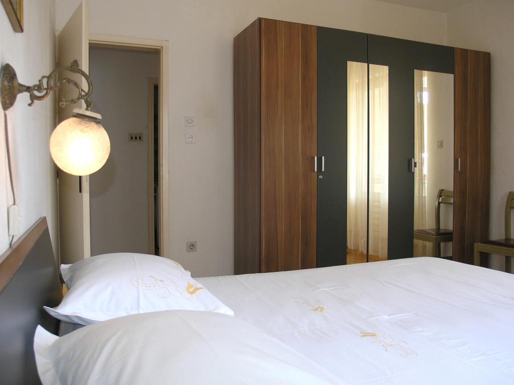 Apartments Rubinic Jelsa  Room photo